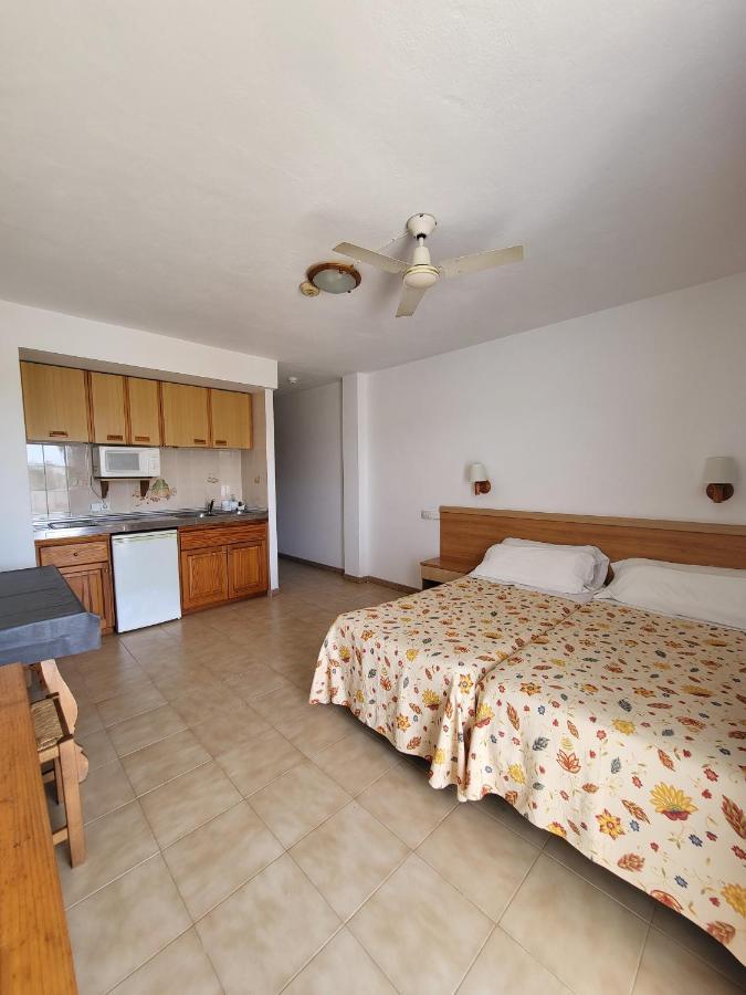 Apartamentos Mar Bella Es Cana Esterno foto