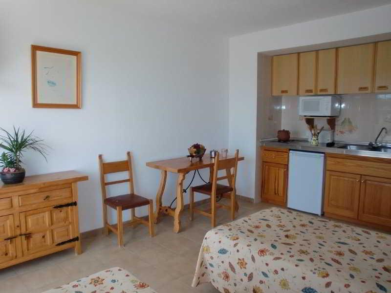 Apartamentos Mar Bella Es Cana Esterno foto